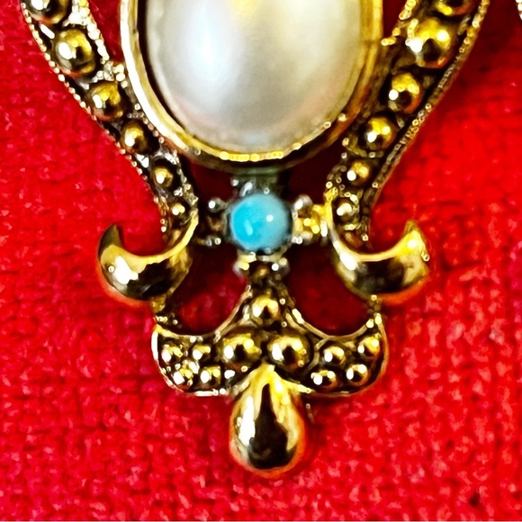 1928 Victorian Style Earrings Gold-Tone Faux Pearl Rhinestone Royal Regal Vtg - Picture 9 of 9